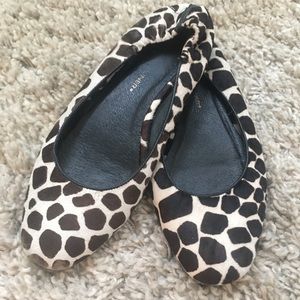 Donald J Pliner Giraffe Print Ballet Flats 8.5